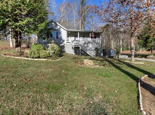 156 Mountain View Cir, Hampton, TN 37658