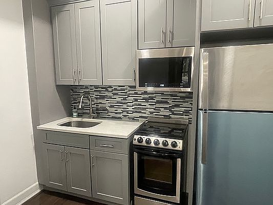 5th image of 215 W 16th St #1F