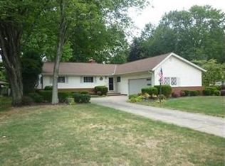 428 Powell Dr, Bay Village, OH