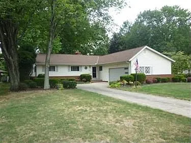 428 Powell Dr photo 1