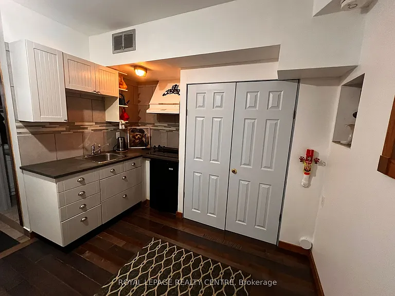 745 Lakeshore Rd E #B — Photo 3