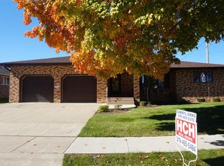 221 N Maple St, Monticello, IA 52310
