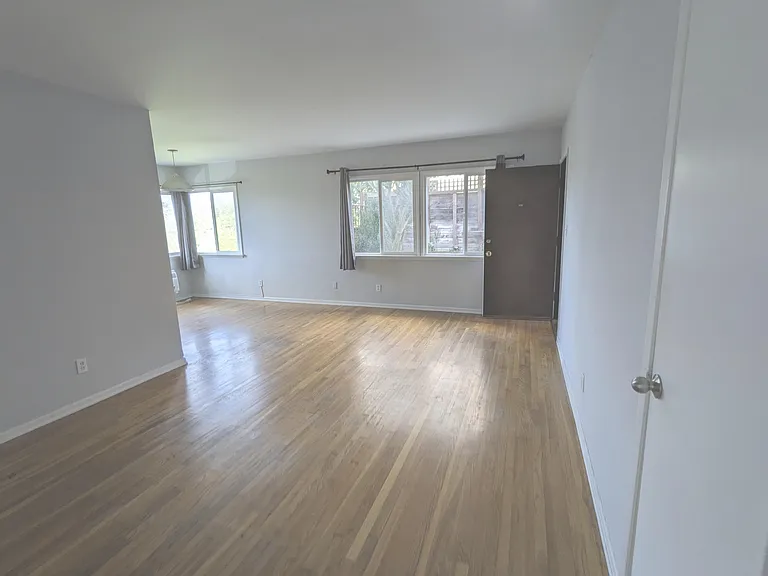 1326 Edgecliffe Dr #1 — Photo 4