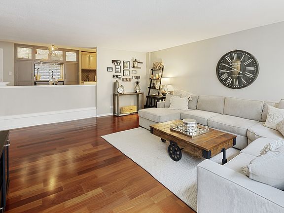 4th image of 230 E Ontario St APT 2305