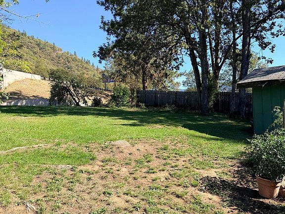 3rd image of 1336 NE Beacon Dr