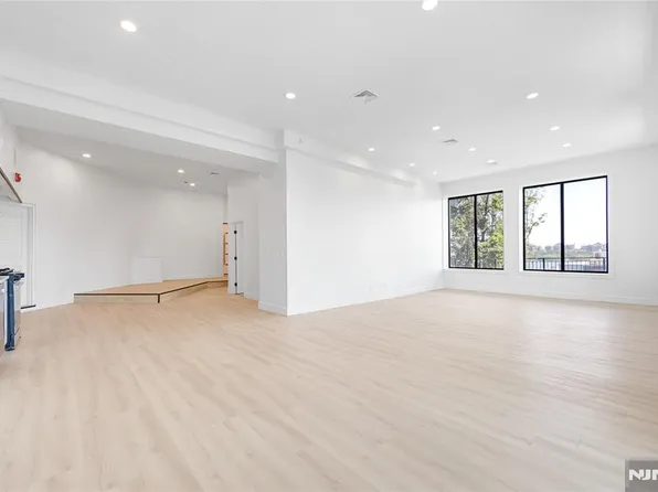 114 Pine Street image 11 of 35