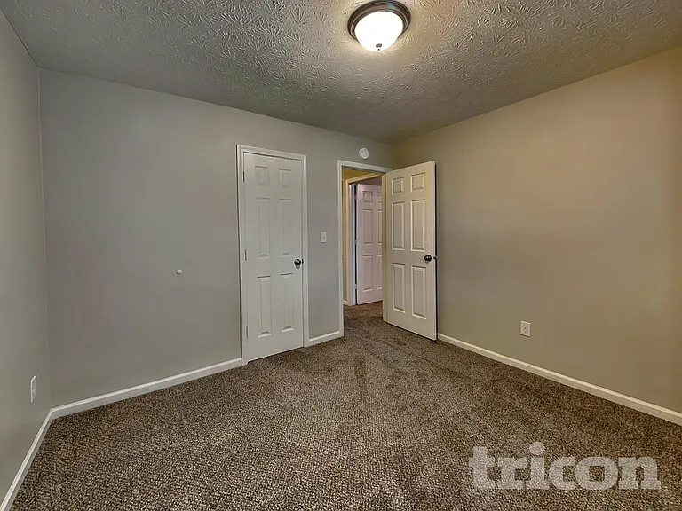 1690 Fountain Lake Dr E — Photo 9