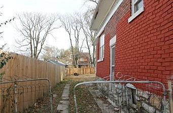2nd image of 805 Newton Ave