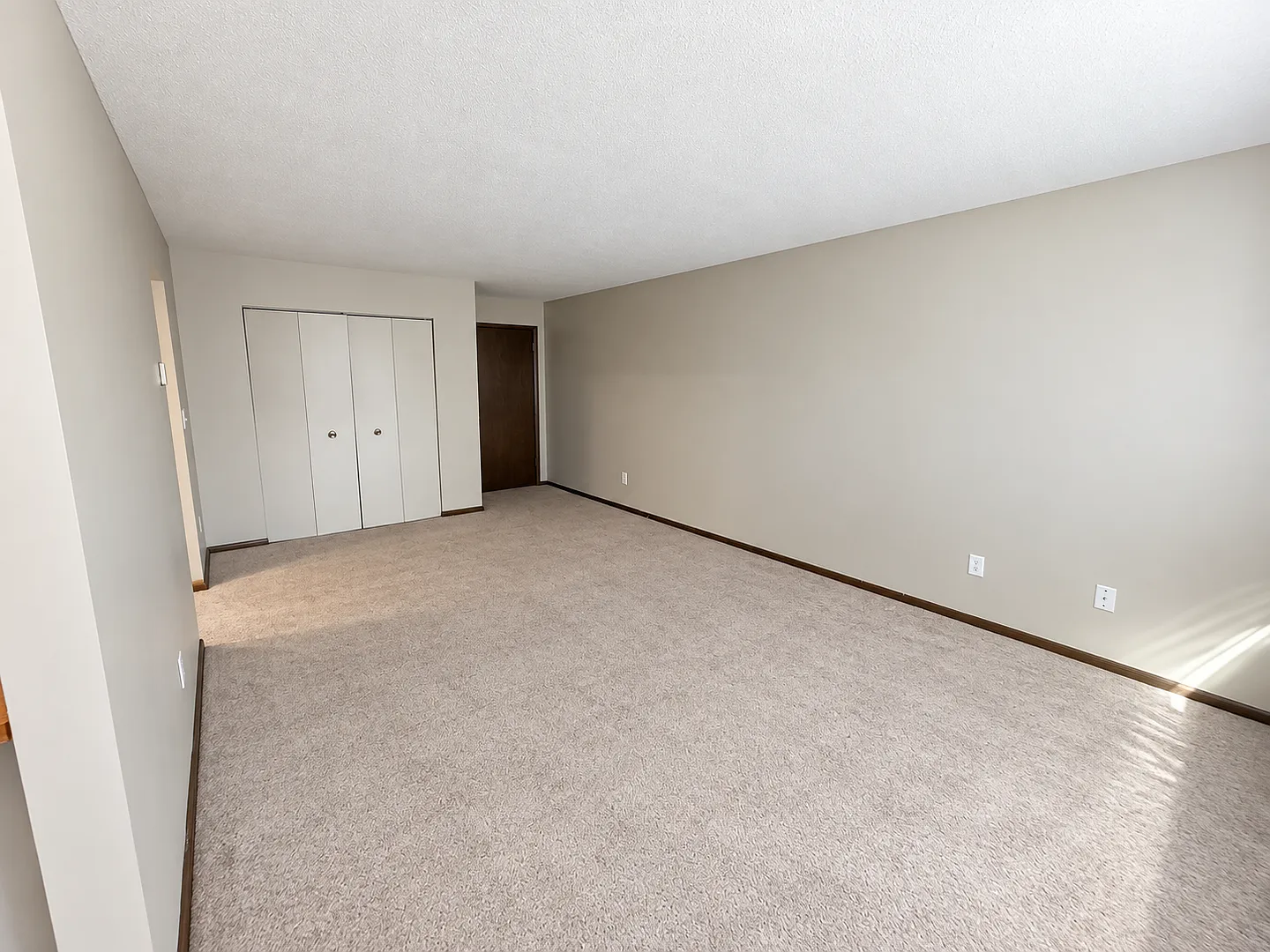 1754 Montana — Photo 4