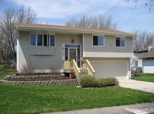 260 Winston Ln, Bloomingdale, IL 60108