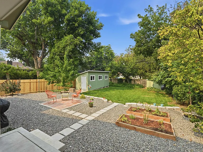 417 N Atlantic St — Photo 22