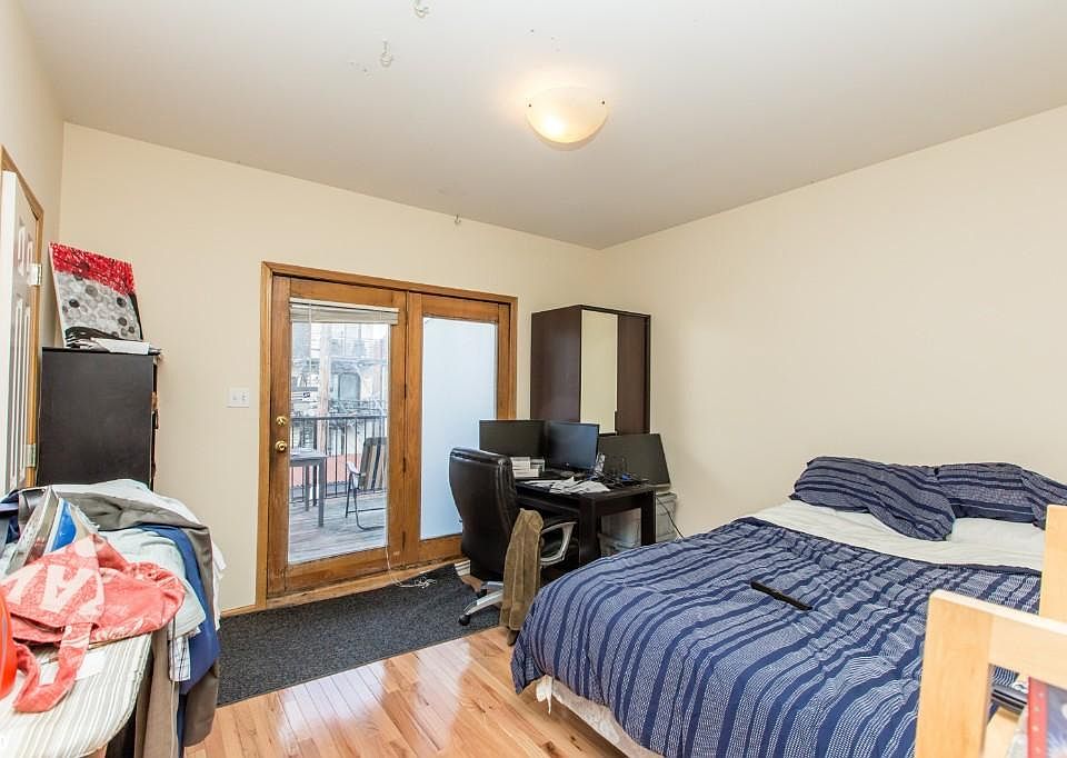 1st image of 1250 N Greenview Ave #117