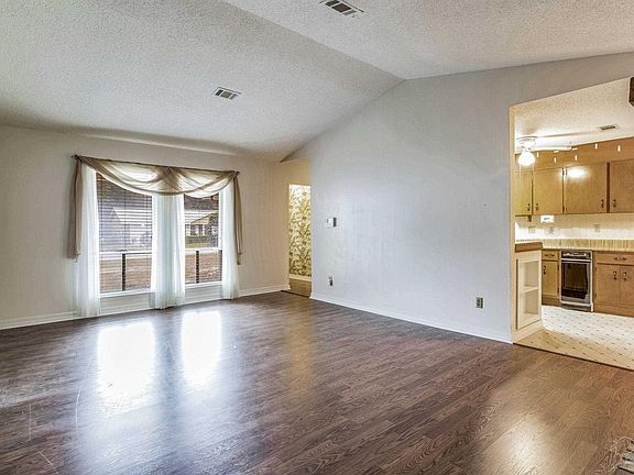 3rd image of 1099 New Haven Dr