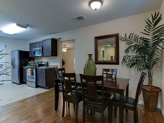 2nd image of 532 W Hermosa Dr
