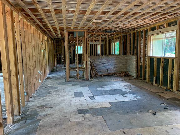 2nd image of 305 Medford Ln