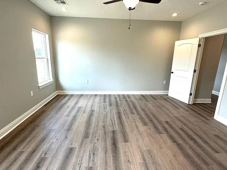 130 Liberty Dr — Photo 8