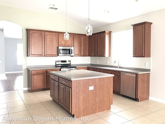 5th image of 1031 Chatham Break St