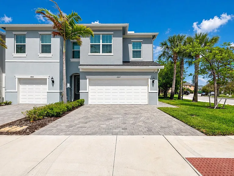 1887 SE Ocean Cove Way — Photo 2