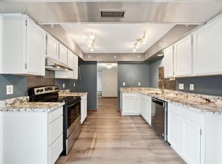 13153 Royal Pines Dr UNIT 8, Saint Louis, MO