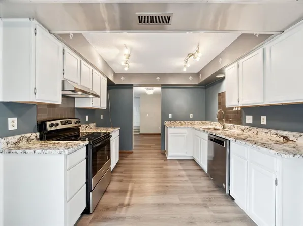 13153 Royal Pines Dr Unit 8, Saint Louis, MO 63146