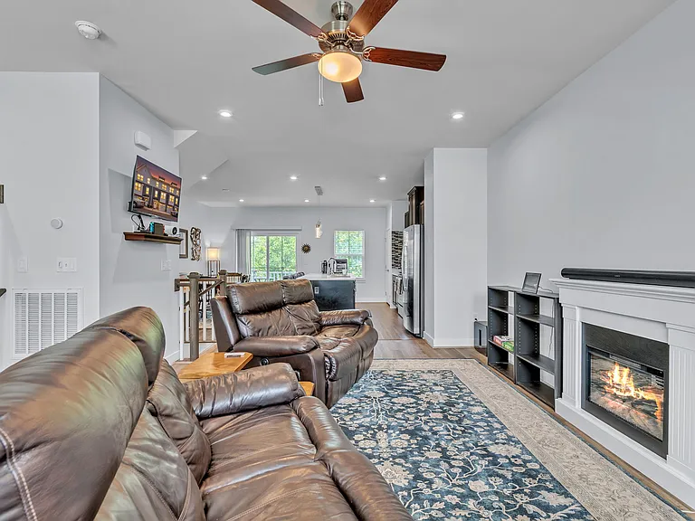 589 Westport St — Photo 24