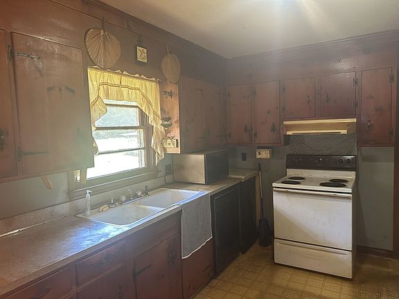 5th image of 140 Shaw Ln