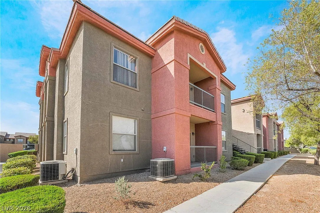 3 bed, 2.0 bath, 1167 sqft, $1,625 — Photo 2