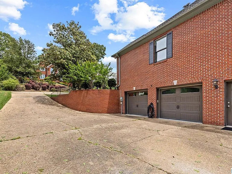 504 Hillock Trce — Photo 3