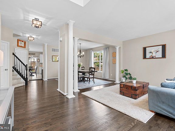 3rd image of 802 Anna Ln