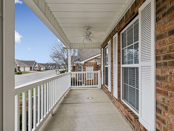 4th image of 414 Village Green Cir