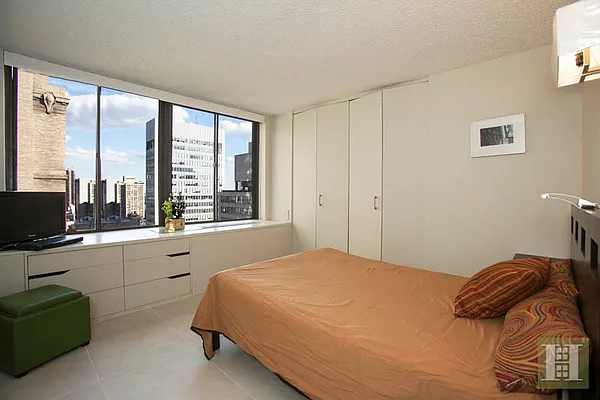 Rented by Halstead Real Estate | media 19