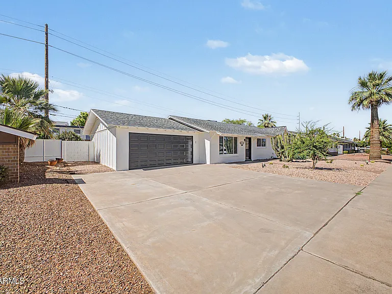 8725 E Coronado Rd — Photo 2