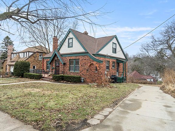 3rd image of 2817 Sunset Cir