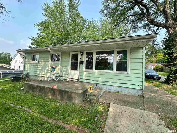 1025 S 15th St, Quincy, IL 62301