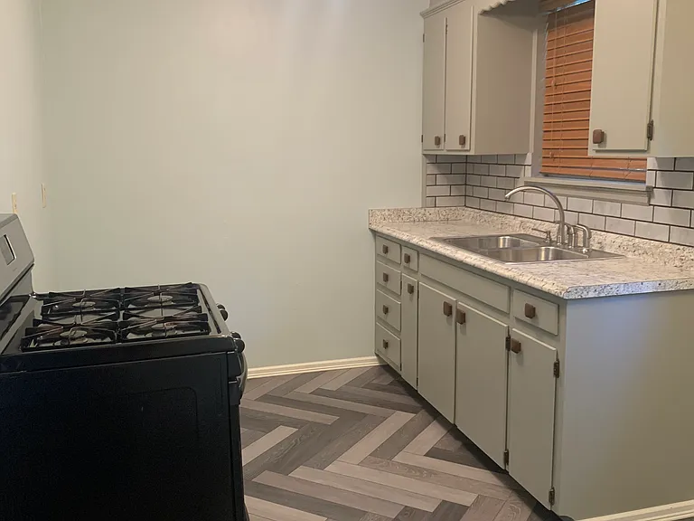 919 W 24th Pl — Photo 3