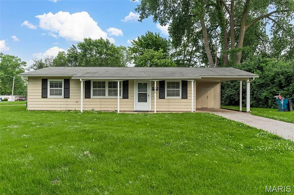 526 Saratoga Ln photo 1