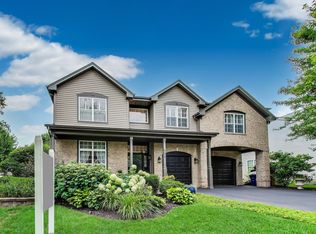 404 Bluegrass Ln, Geneva, IL 60134