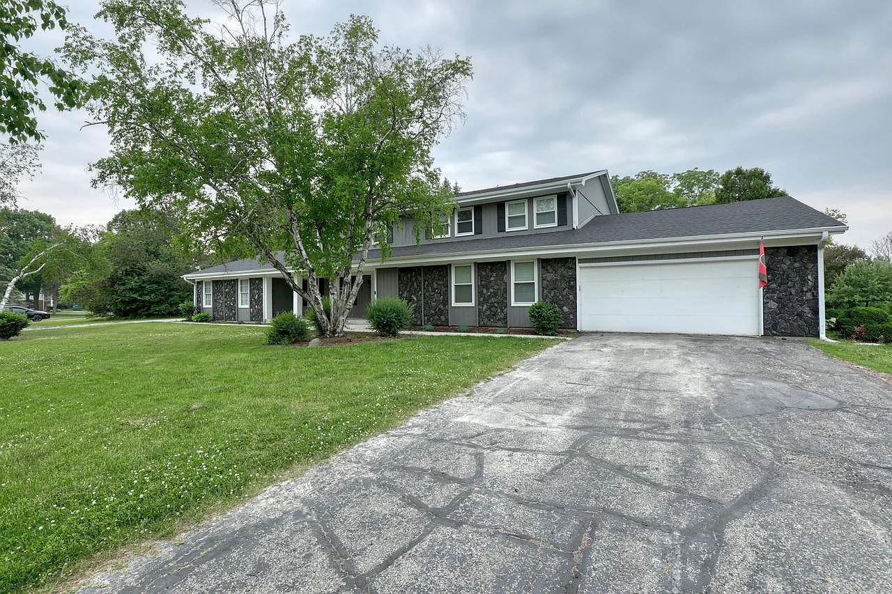 3 bed, 2.5 bath, 1950 sqft, $3,400 — Photo 2
