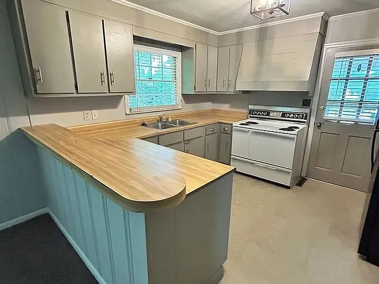 605 Georgia Ave — Photo 5
