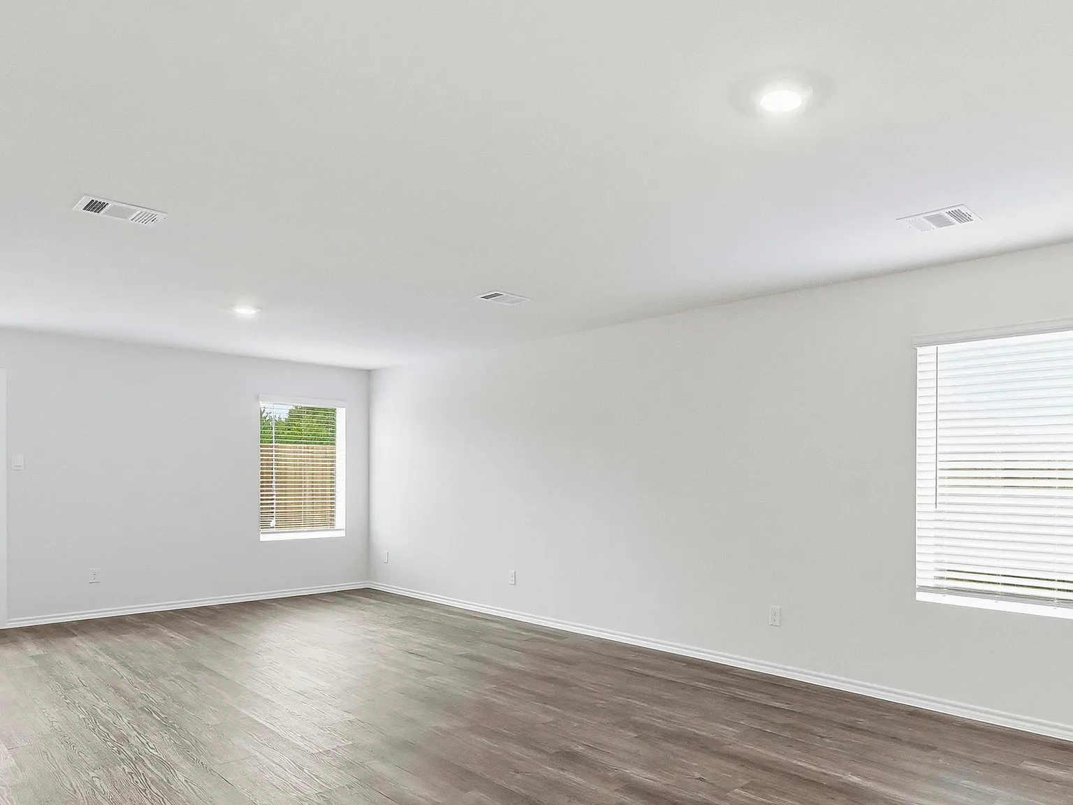 4 bed, 1572 sqft, $1,950 — Photo 4