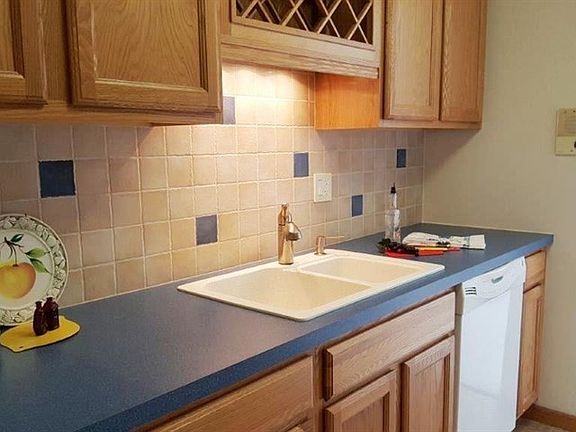 3rd image of 915 Graceland Ave APT 2F