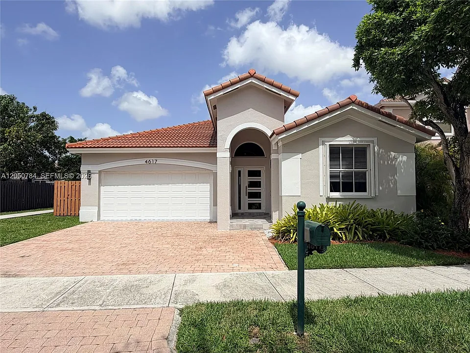 4617 NW 96th Ave