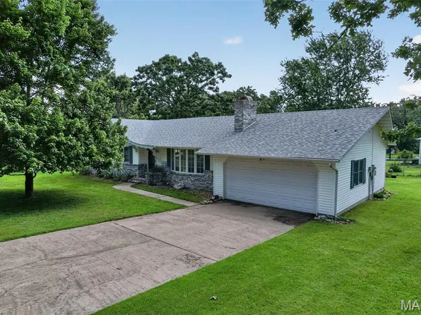 22818 Pioneer Dr, Lebanon, MO 65536
