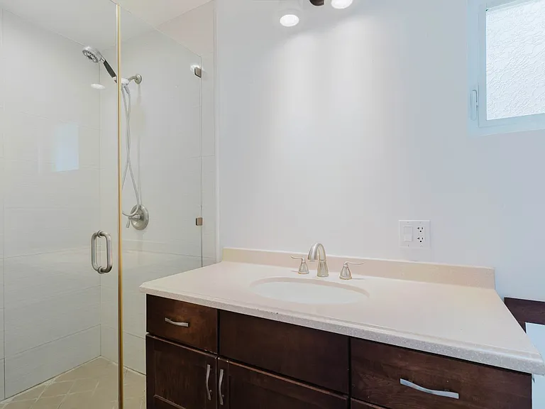 13856 Runnymede St — Photo 28