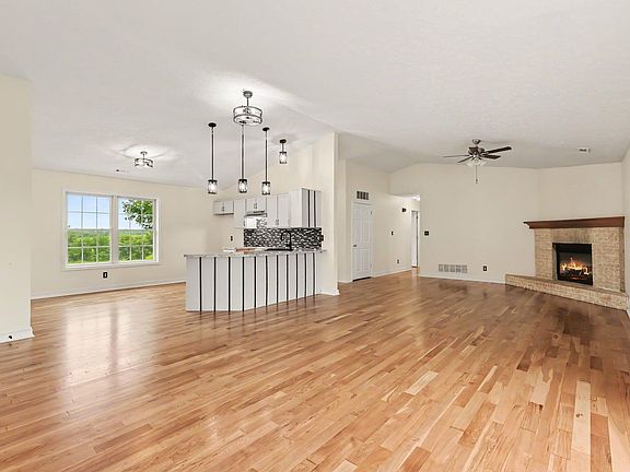 5th image of 780 Jonesville Rd