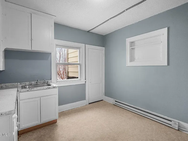 1752 Arlington Ave #1 — Photo 2