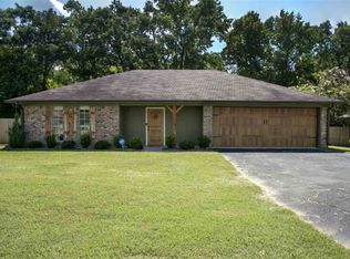 916 Robin Ln, White Oak, TX 75693