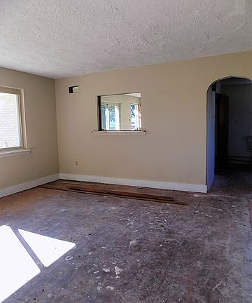 5th image of 1524 E Kent St