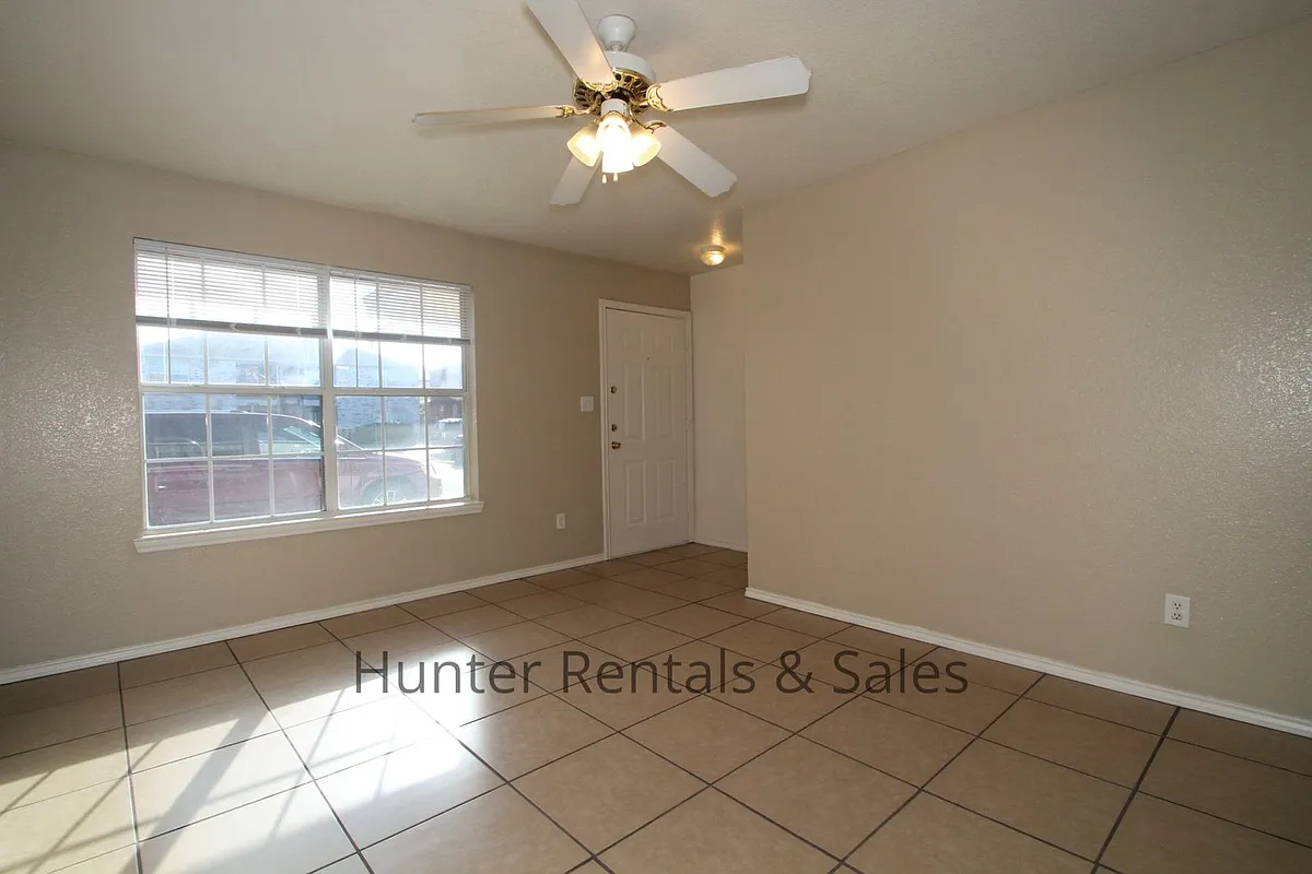 Building Photo - 2809D Leroy Cir