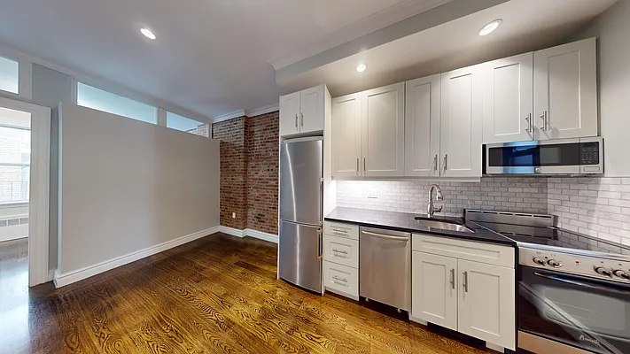 Rented by Bond New York | media 23